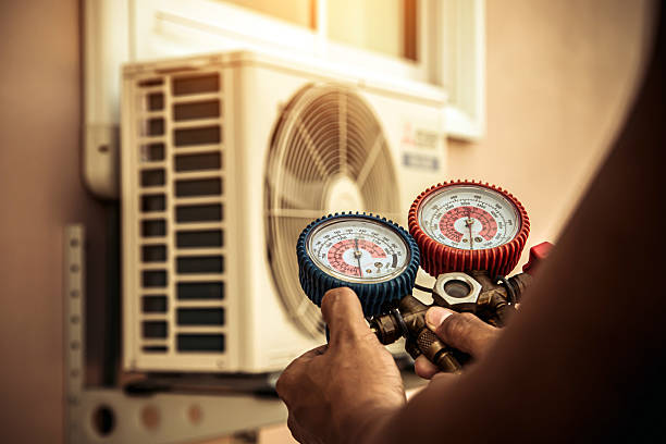 Professional Hvac technician working in Atwood, IN